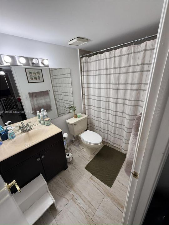 Recently Sold: $320,000 (2 beds, 2 baths, 994 Square Feet)