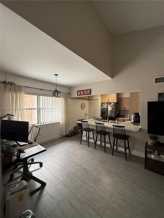 Recently Sold: $320,000 (2 beds, 2 baths, 994 Square Feet)