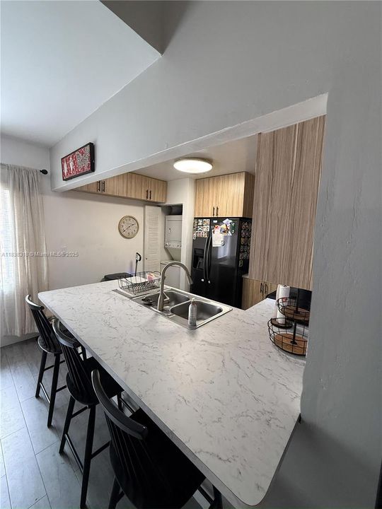 Recently Sold: $320,000 (2 beds, 2 baths, 994 Square Feet)