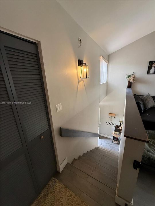 Recently Sold: $320,000 (2 beds, 2 baths, 994 Square Feet)