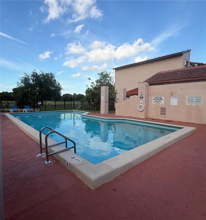 Recently Sold: $320,000 (2 beds, 2 baths, 994 Square Feet)