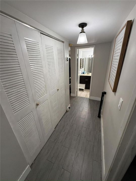 Recently Sold: $320,000 (2 beds, 2 baths, 994 Square Feet)