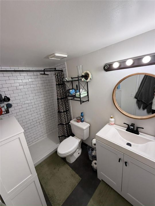 Recently Sold: $320,000 (2 beds, 2 baths, 994 Square Feet)