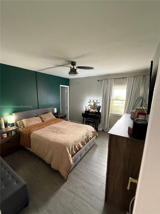 Recently Sold: $320,000 (2 beds, 2 baths, 994 Square Feet)