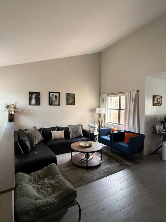 Recently Sold: $320,000 (2 beds, 2 baths, 994 Square Feet)