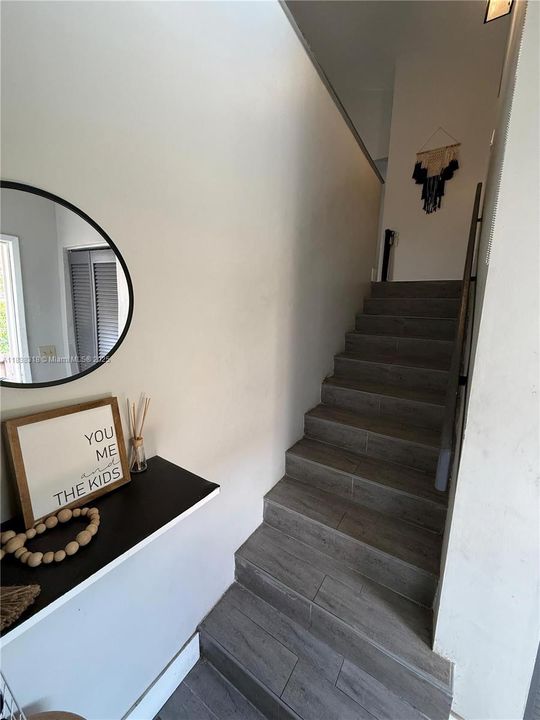 Recently Sold: $320,000 (2 beds, 2 baths, 994 Square Feet)