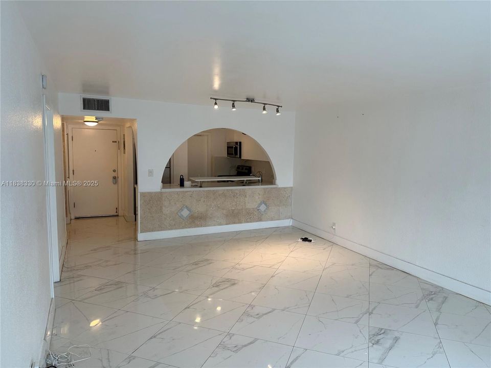 En Venta: $230,000 (1 camas, 1 baños, 719 Pies cuadrados)