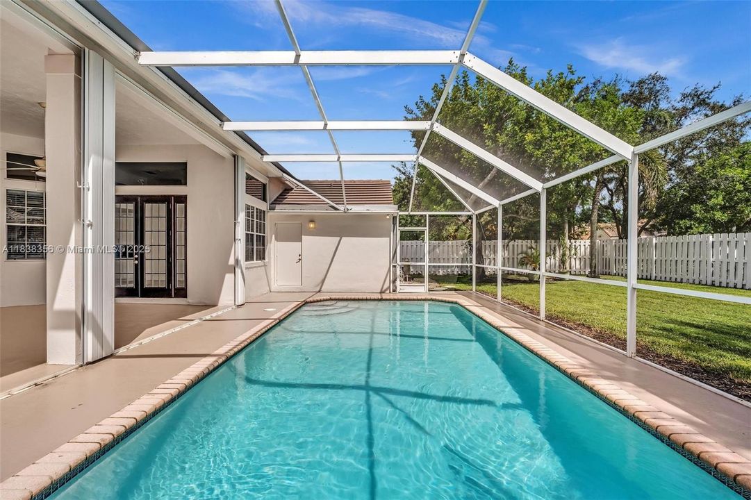 Activo con contrato: $1,050,000 (5 camas, 3 baños, 2956 Pies cuadrados)