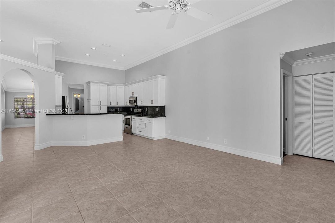 Activo con contrato: $1,050,000 (5 camas, 3 baños, 2956 Pies cuadrados)