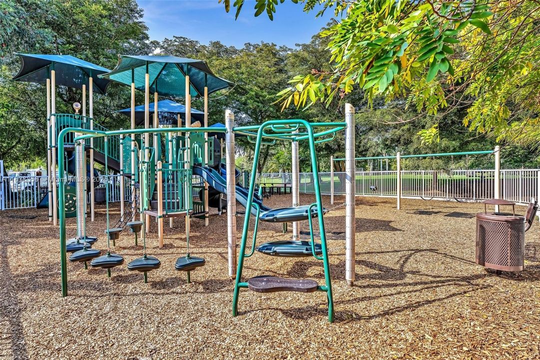 Activo con contrato: $1,050,000 (5 camas, 3 baños, 2956 Pies cuadrados)