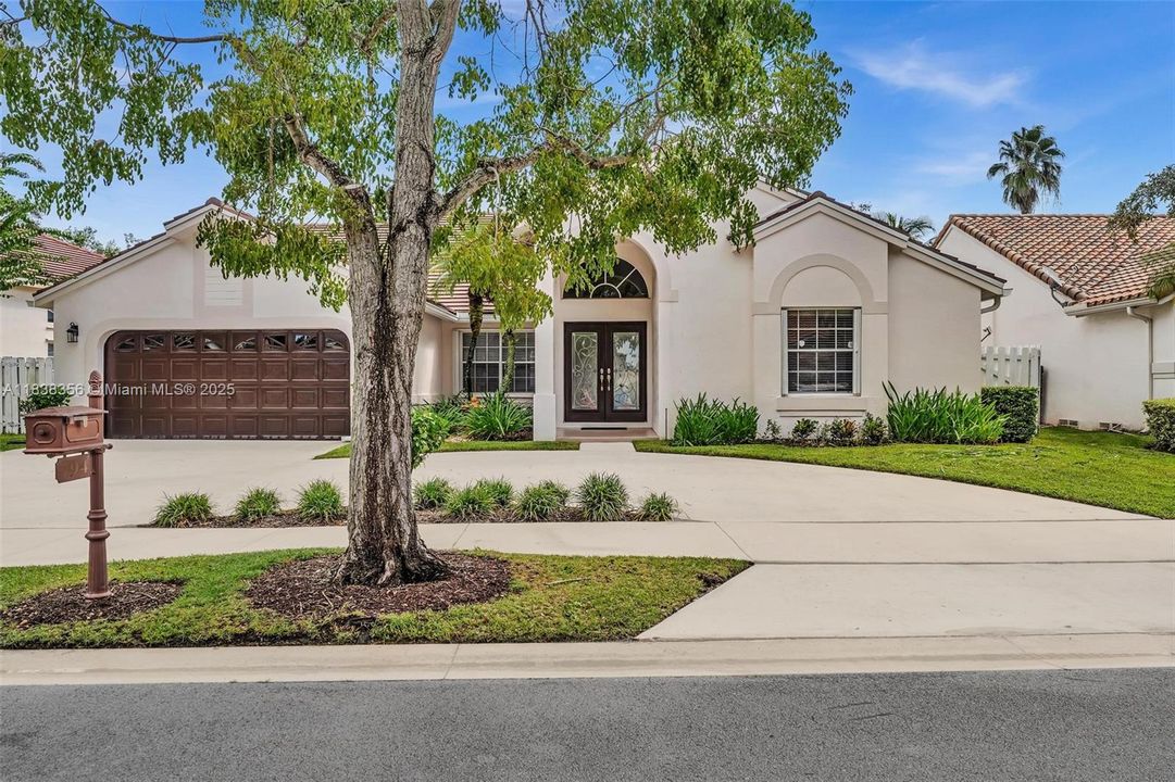 Activo con contrato: $1,050,000 (5 camas, 3 baños, 2956 Pies cuadrados)