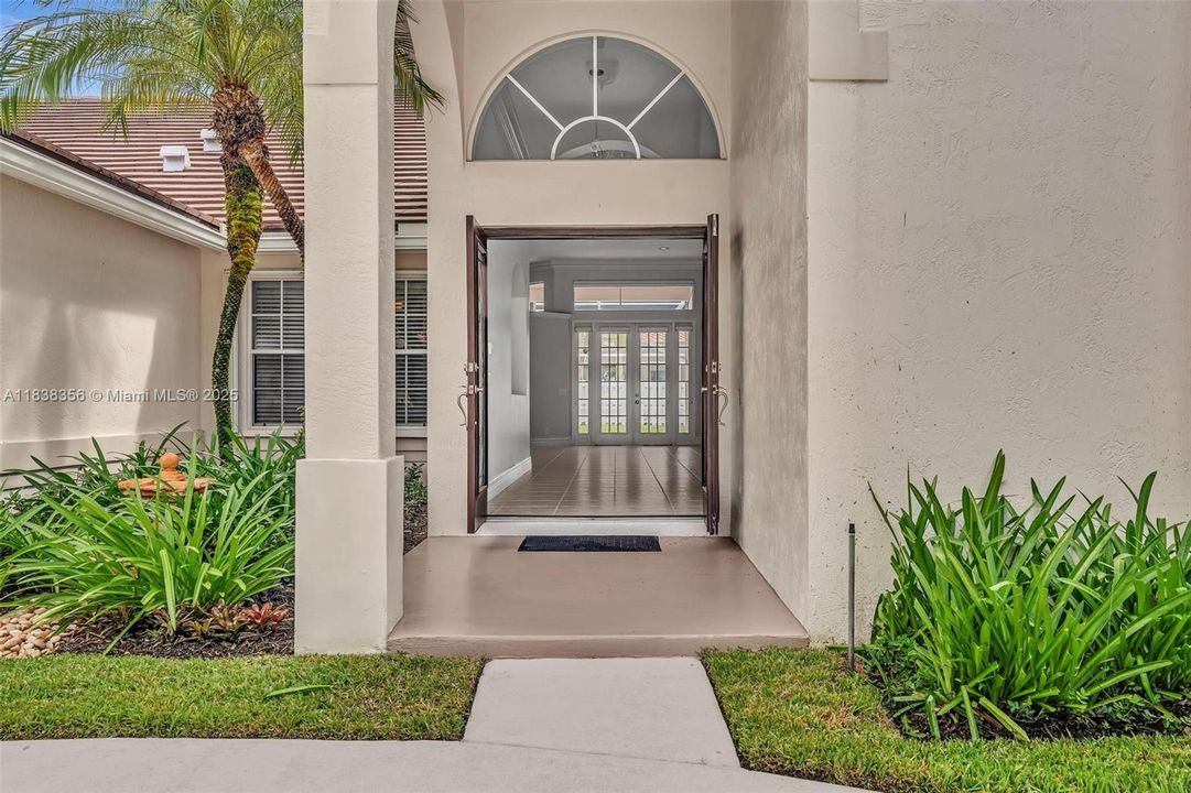 Activo con contrato: $1,050,000 (5 camas, 3 baños, 2956 Pies cuadrados)