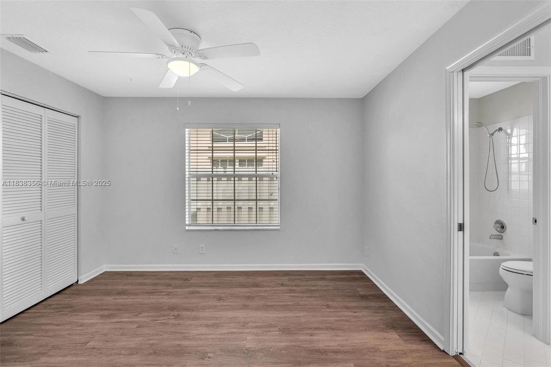 Activo con contrato: $1,050,000 (5 camas, 3 baños, 2956 Pies cuadrados)