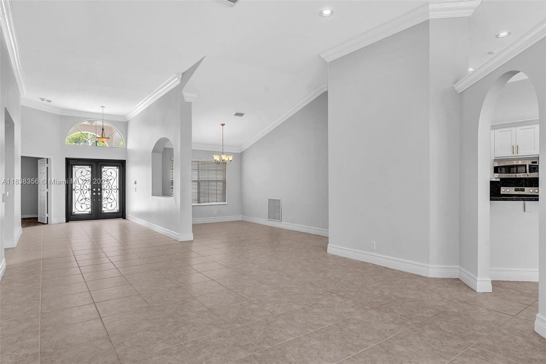 Activo con contrato: $1,050,000 (5 camas, 3 baños, 2956 Pies cuadrados)