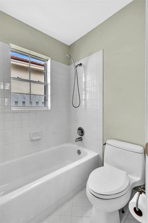 Activo con contrato: $1,050,000 (5 camas, 3 baños, 2956 Pies cuadrados)