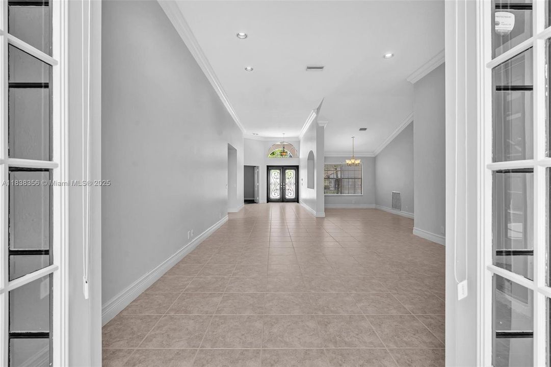 Activo con contrato: $1,050,000 (5 camas, 3 baños, 2956 Pies cuadrados)