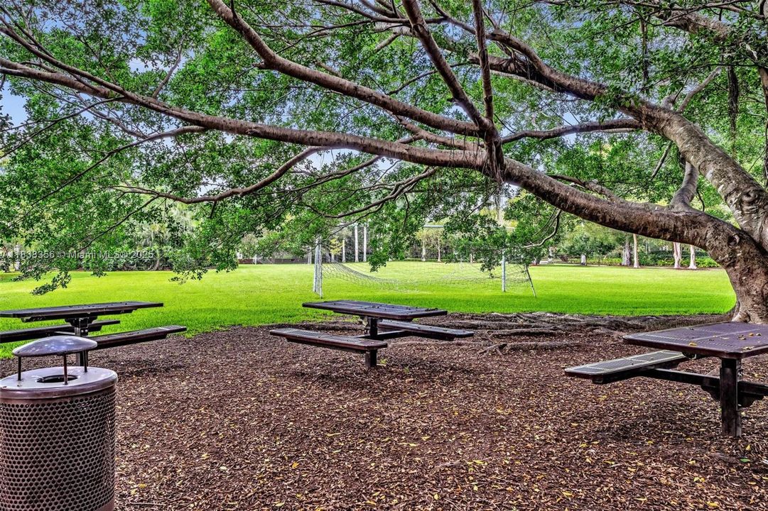 Activo con contrato: $1,050,000 (5 camas, 3 baños, 2956 Pies cuadrados)