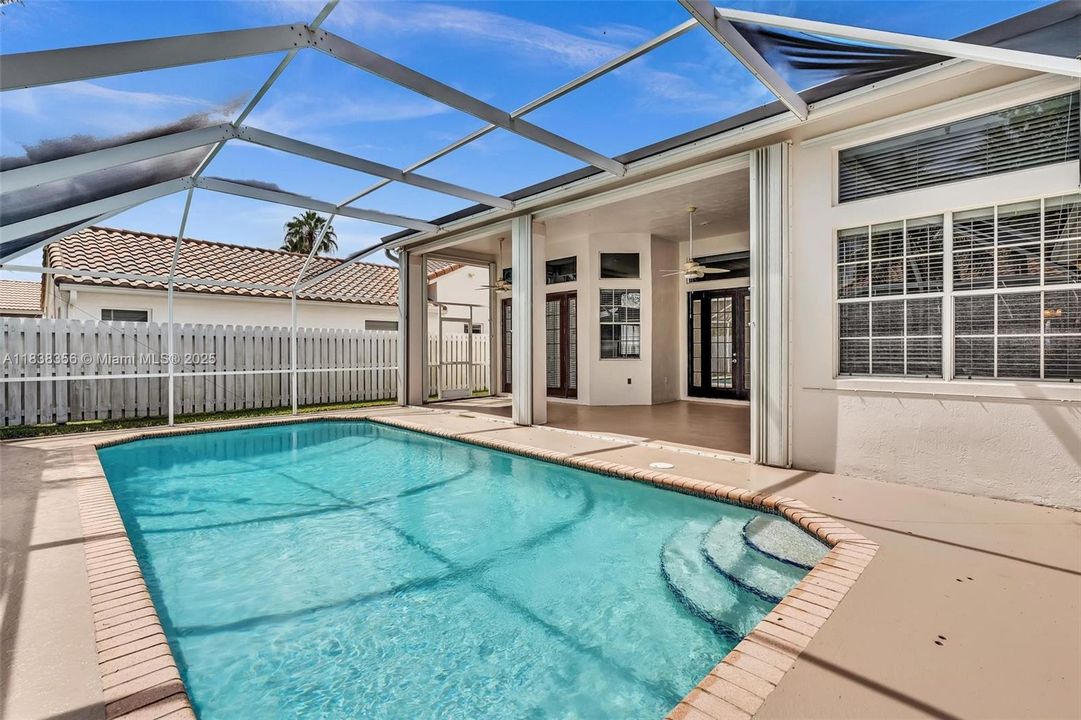 Activo con contrato: $1,050,000 (5 camas, 3 baños, 2956 Pies cuadrados)