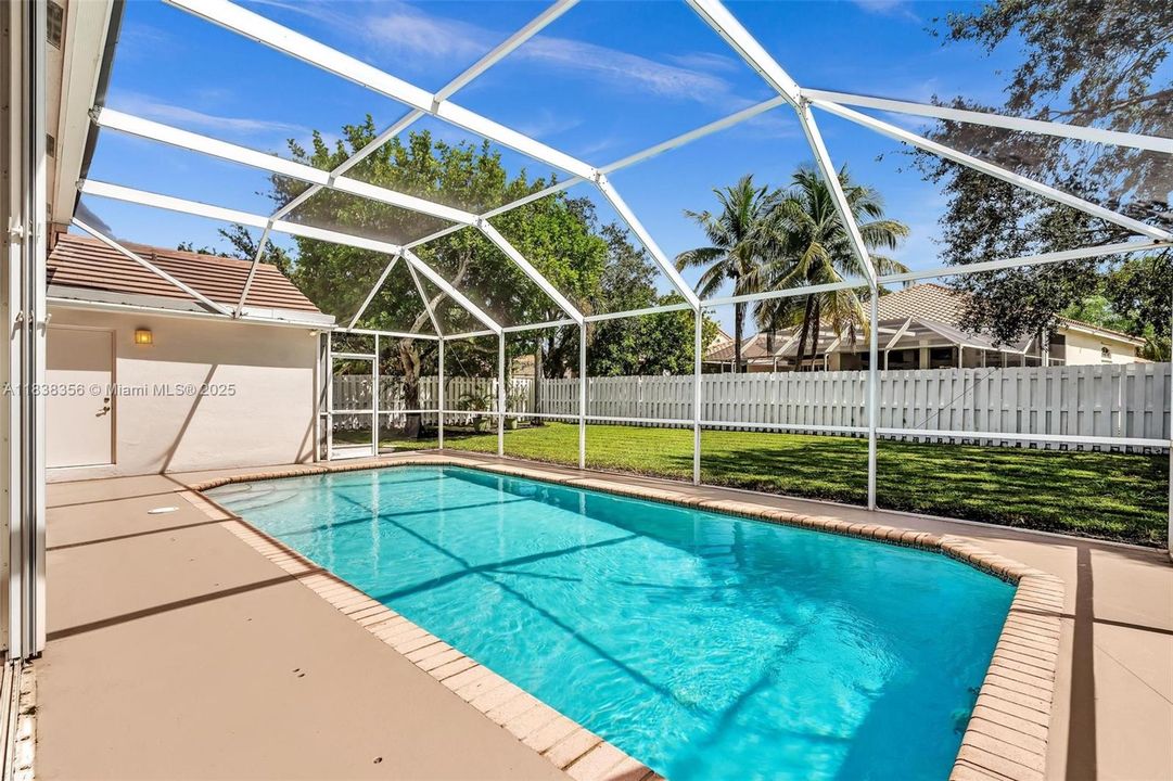 Activo con contrato: $1,050,000 (5 camas, 3 baños, 2956 Pies cuadrados)