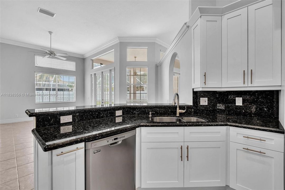 Activo con contrato: $1,050,000 (5 camas, 3 baños, 2956 Pies cuadrados)