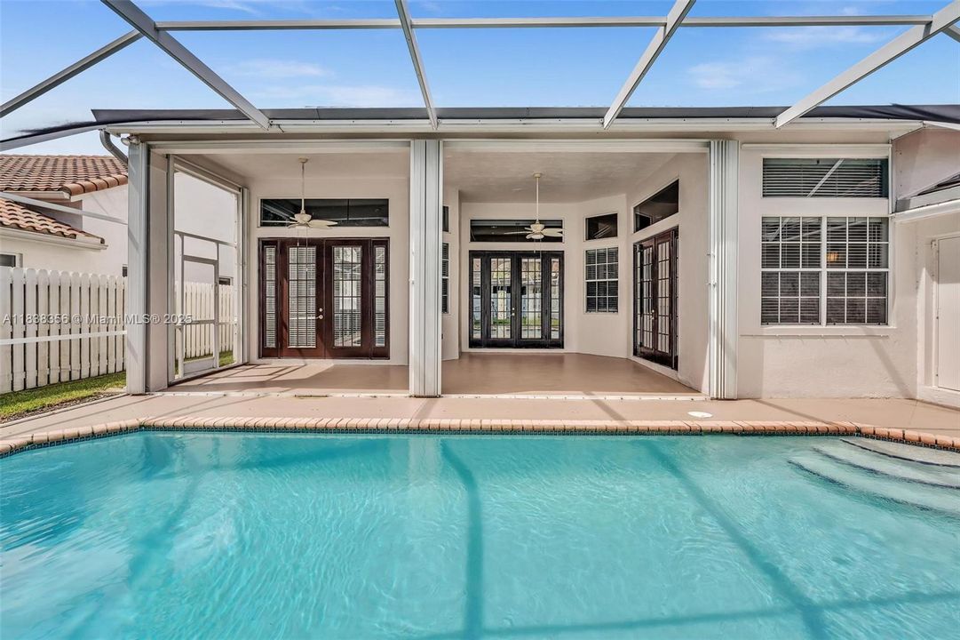 Activo con contrato: $1,050,000 (5 camas, 3 baños, 2956 Pies cuadrados)