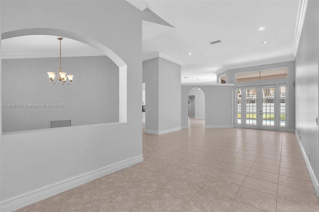 Activo con contrato: $1,050,000 (5 camas, 3 baños, 2956 Pies cuadrados)