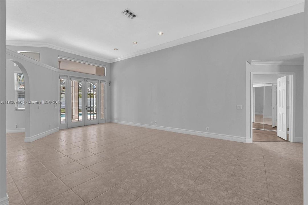 Activo con contrato: $1,050,000 (5 camas, 3 baños, 2956 Pies cuadrados)