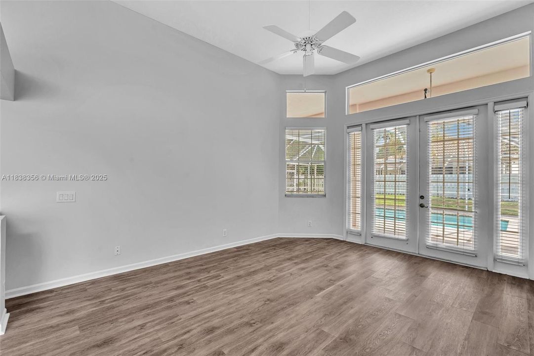 Activo con contrato: $1,050,000 (5 camas, 3 baños, 2956 Pies cuadrados)