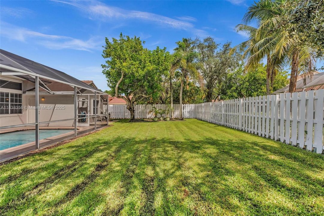 Activo con contrato: $1,050,000 (5 camas, 3 baños, 2956 Pies cuadrados)