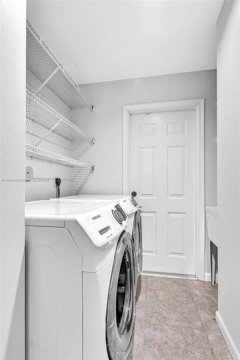 Activo con contrato: $1,050,000 (5 camas, 3 baños, 2956 Pies cuadrados)