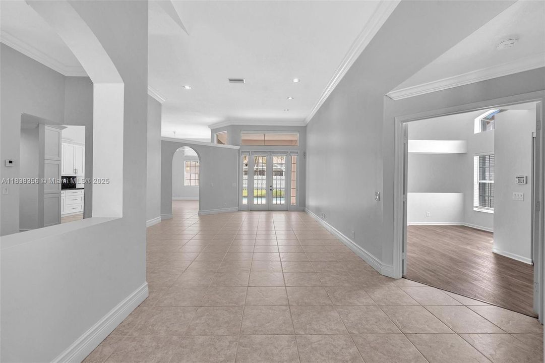 Activo con contrato: $1,050,000 (5 camas, 3 baños, 2956 Pies cuadrados)