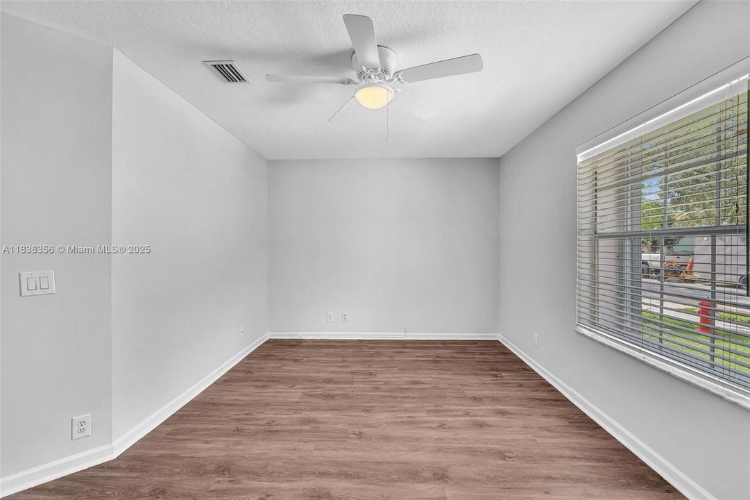 Activo con contrato: $1,050,000 (5 camas, 3 baños, 2956 Pies cuadrados)