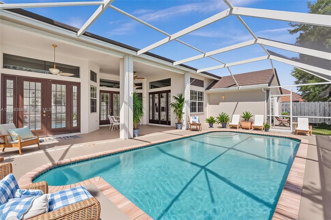 Activo con contrato: $1,050,000 (5 camas, 3 baños, 2956 Pies cuadrados)