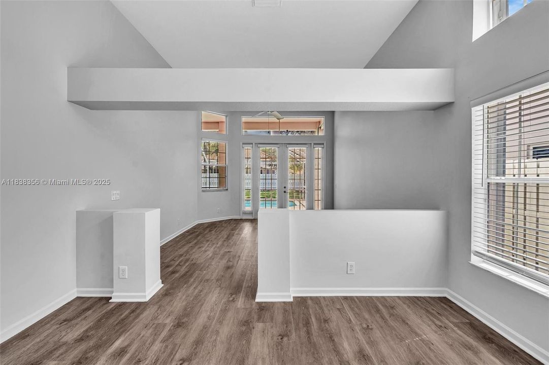 Activo con contrato: $1,050,000 (5 camas, 3 baños, 2956 Pies cuadrados)