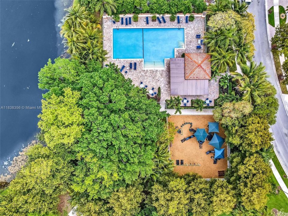 Activo con contrato: $1,050,000 (5 camas, 3 baños, 2956 Pies cuadrados)