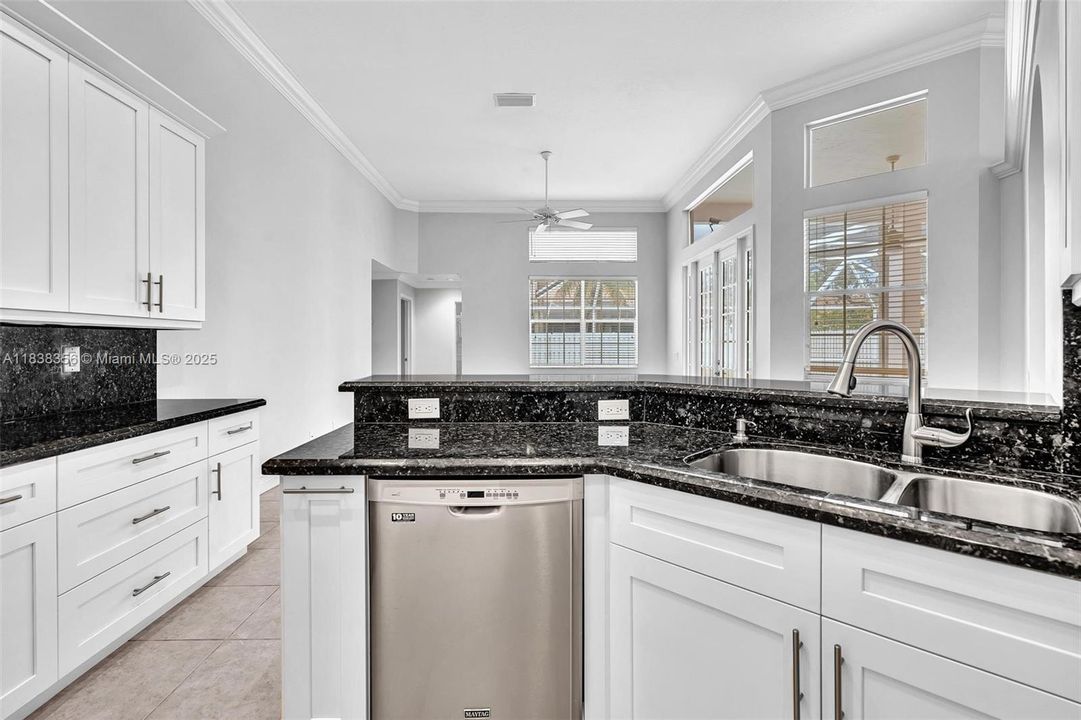 Activo con contrato: $1,050,000 (5 camas, 3 baños, 2956 Pies cuadrados)