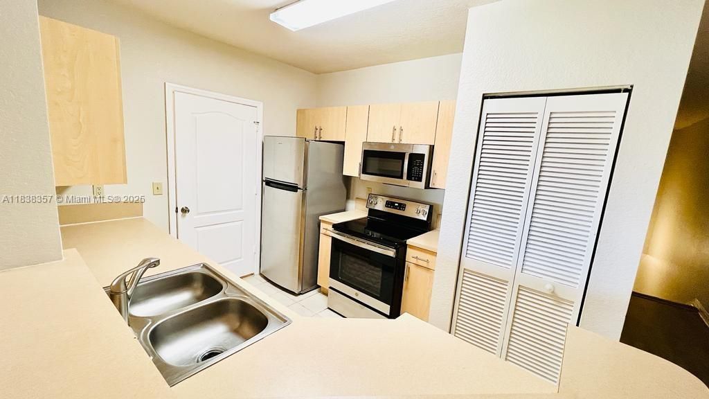 Recently Rented: $2,150 (2 beds, 2 baths, 1288 Square Feet)