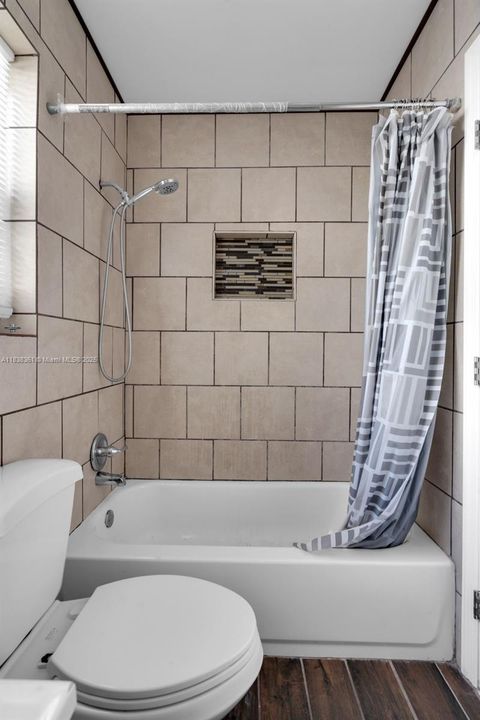 Recently Rented: $3,000 (3 beds, 2 baths, 1145 Square Feet)