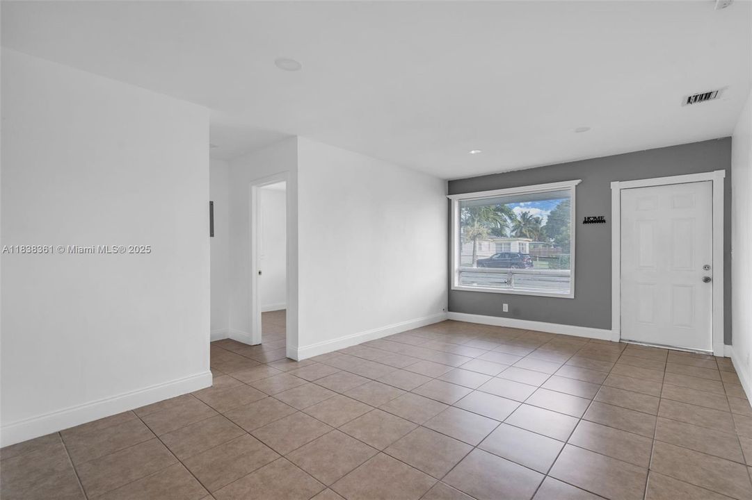 Recently Rented: $3,000 (3 beds, 2 baths, 1145 Square Feet)