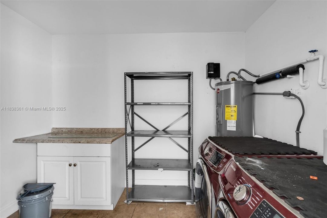 Recently Rented: $3,000 (3 beds, 2 baths, 1145 Square Feet)