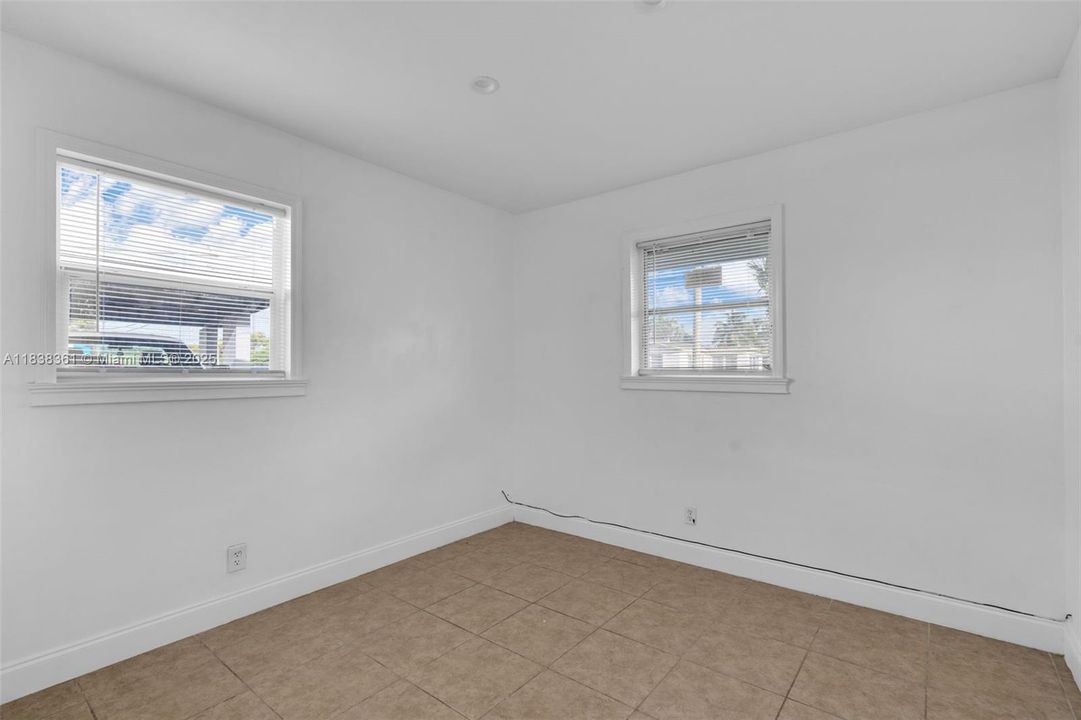 Recently Rented: $3,000 (3 beds, 2 baths, 1145 Square Feet)