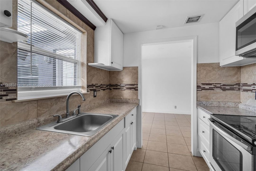 Recently Rented: $3,000 (3 beds, 2 baths, 1145 Square Feet)