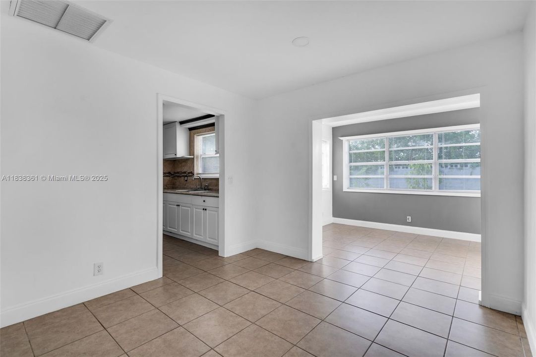 Recently Rented: $3,000 (3 beds, 2 baths, 1145 Square Feet)