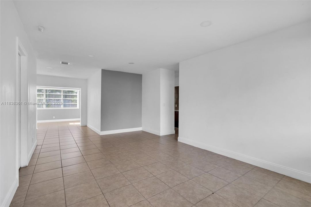 Recently Rented: $3,000 (3 beds, 2 baths, 1145 Square Feet)