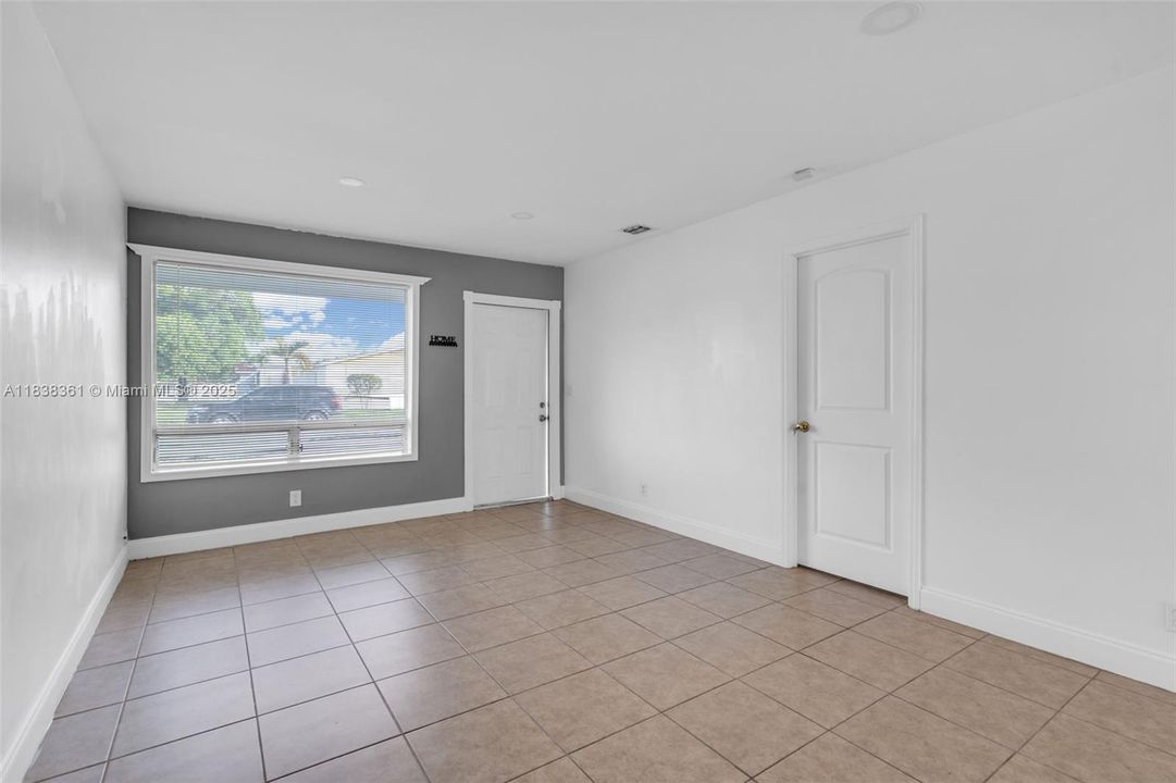 Recently Rented: $3,000 (3 beds, 2 baths, 1145 Square Feet)