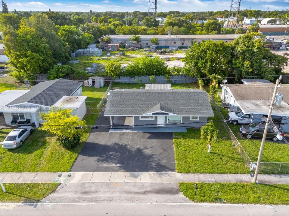 Recently Rented: $3,000 (3 beds, 2 baths, 1145 Square Feet)