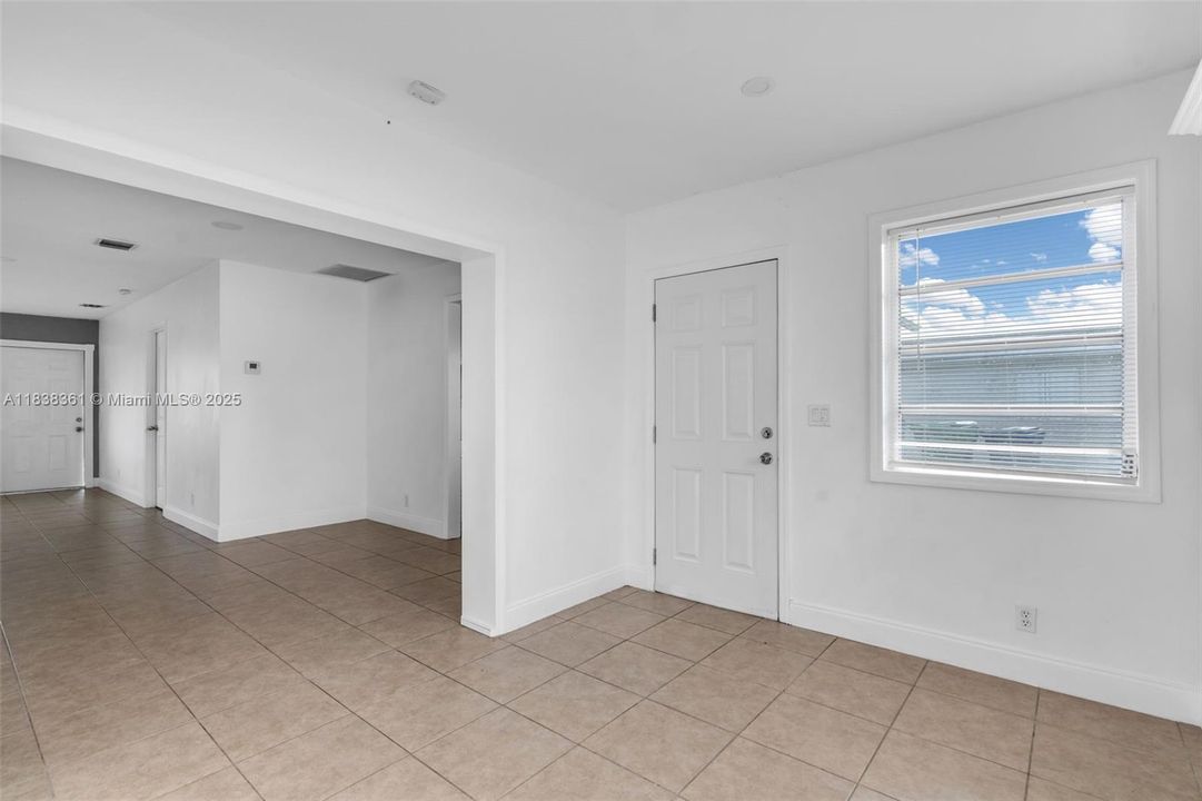 Recently Rented: $3,000 (3 beds, 2 baths, 1145 Square Feet)