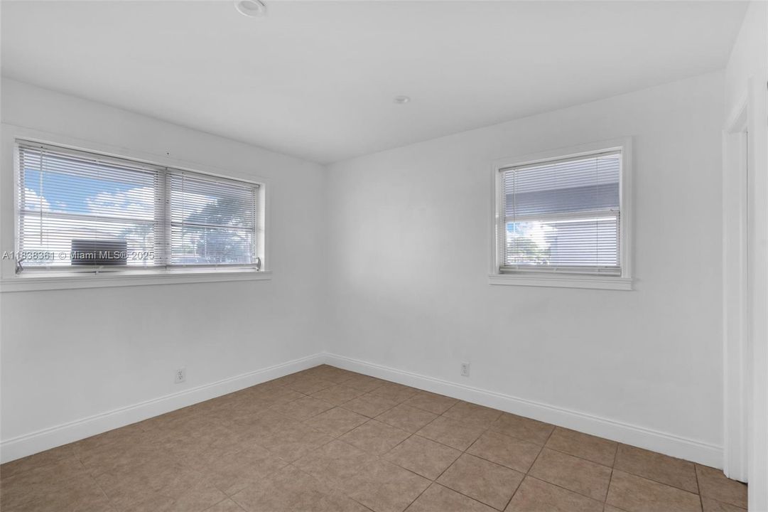 Recently Rented: $3,000 (3 beds, 2 baths, 1145 Square Feet)