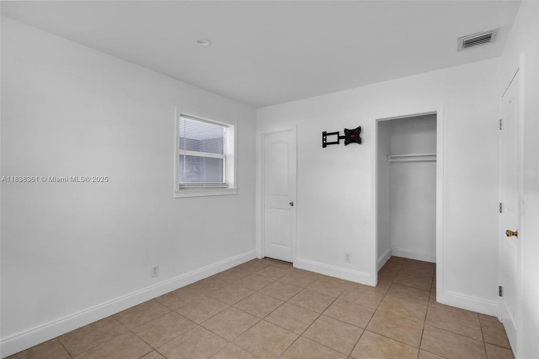 Recently Rented: $3,000 (3 beds, 2 baths, 1145 Square Feet)