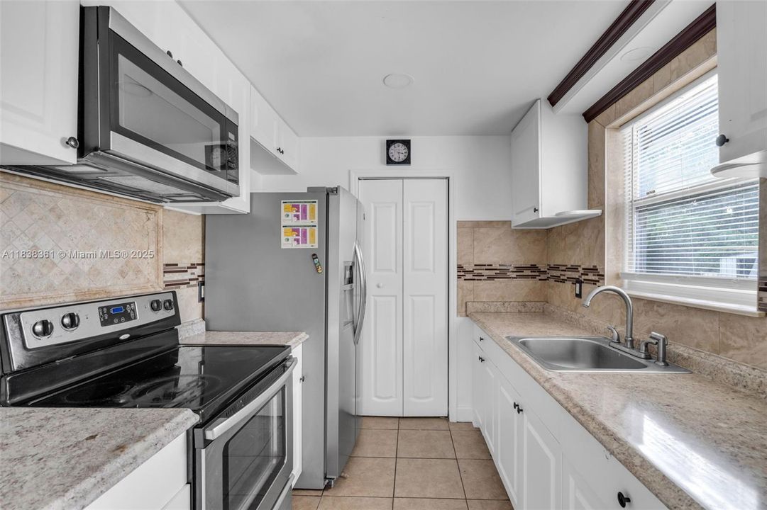 Recently Rented: $3,000 (3 beds, 2 baths, 1145 Square Feet)